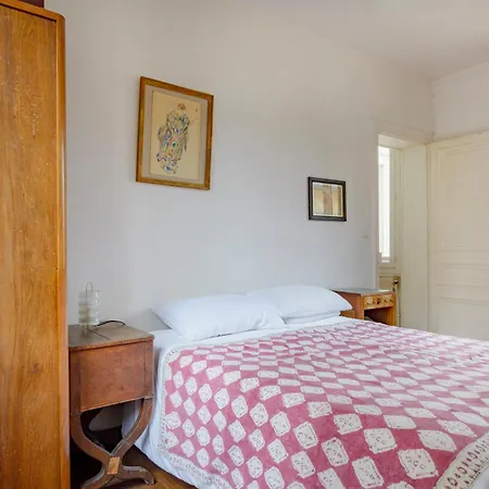 Marais Keller Apartment Paris